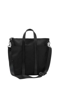 Sac fourre-tout en tissu noir avec deux poignées supérieures, une bandoulière réglable et une fermeture zippée. Présente deux poches avant et une texture lisse.