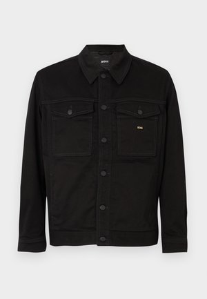 Schwarze Jeansjacke im klassischen Design, mit durchgehendem Knopfverschluss, zwei Brusttaschen und dezenten goldenen Logodetails.