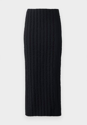 Sort midiskirt med en tekstureret, ribbet design med lodrette linjer. Lavet af et strækbart stof, har den en tætsiddende silhuet og en glat overflade.