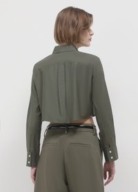 Calliope CROP TINTA UNITA - Camicia - verde militare chiaro