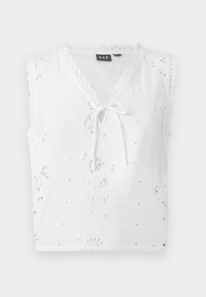 Λευκό αμάνικο μπλουζάκι με κέντημα με μικρές τρύπες, κυματιστά άκρα, V-λαιμόκοψη και δέσιμο μπροστά.