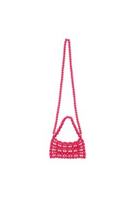 Rosa pärlhandväska med en strukturerad design, som har ett kort handtag och ett långt rem som är gjort av runda pärlor, vilket förstärker den visuella texturen.