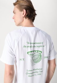 Les Deux TOURNAMENT - Marškinėliai su spaudiniu - white/vintage green