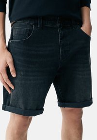 STRETCH STRAIGHT FIT - Kratke hlače od trapera - black
