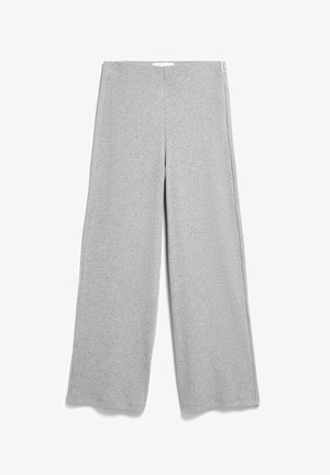 Lichtgrijze gebreide wijde broek met een zachte textuur en elastische tailleband, plat neergelegd op een witte achtergrond.