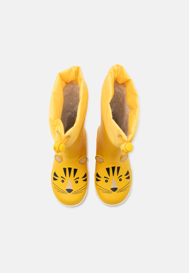 Bottes de pluie jaunes pour enfants avec visages et oreilles de tigre, munies de fermetures à cordon ajustables et d'une doublure intérieure douce.
