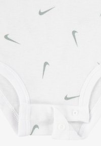 Thumbnail Image 7