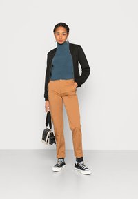 Monki Camisola - turquoise dark