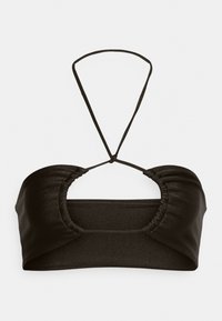 Top bandeau preto feito de tecido suave, apresentando um design franzido, laços no pescoço halter e um costas abertas para um estilo minimalista.