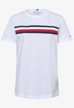 Herre T-shirt med korte ærmer, hvid med en subtil tekstur, med horisontale marineblå, røde og hvide striber over brystet. Rund halsudskæring.