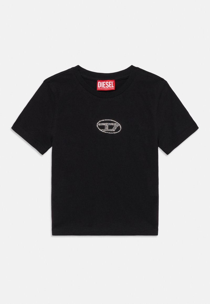 T-shirt nera a maniche corte con colletto rotondo, logo ovale decorato con piccole borchie bianche sul davanti e un'etichetta rossa Diesel all'interno del colletto.
