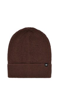 Brązowa dziana czapka beanie o prążkowanej strukturze, z zagiętym mankietem i małą czarną metką logo z boku.