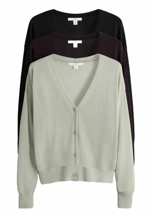 Három közepes méretű, gombos kardigán készlet, bézs, sötét bordó és fekete színekben, egymásra rétegezve fehér háttéren bemutatva.