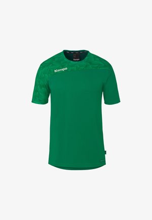 Chemise de sport verte à manches courtes avec un motif géométrique sur l'épaule gauche supérieure et le logo "Kempa" sur la poitrine et le col.