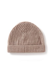 Gorro de punto en suave beige, con textura acanalada y un dobladillo. El diseño es sencillo y ajustado para brindar calor.