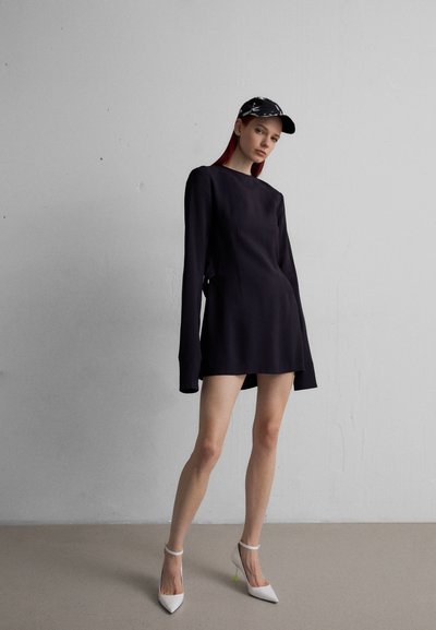 032c SHORT EVENING DRESS - Robe de soirée - dark plum