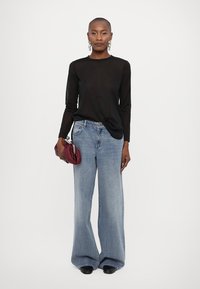 MICHAEL Michael Kors WIDE LEG  - Široke kavbojke - blue