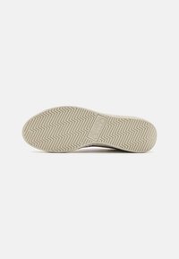 Diadora GAME WAXED UNISEX - Sneakers low - white/violet berry