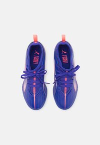 Puma ULTRA 5 MATCH IT MID JR UNISEX - Scarpe da calcio indoor - lapis lazuli/white/sunset glow