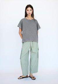 PULL&BEAR SHORT SLEEVE - T-shirt basic - grey