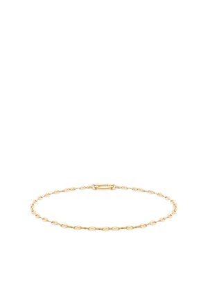 Feines Armband aus einer goldenen Kette mit kleinen ovalen Gliedern und einem sicheren ovalen Verschluss vor weißem Hintergrund.