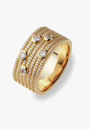 Gouden ring met meerdere rijen kleine heldere kristallen, met vijf grotere ronde kristallen in een verhoogd ontwerp.