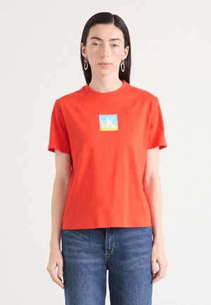 CLASSIC BOXED MONOGRAM TEE - T-shirt print - tuscan terra cotta