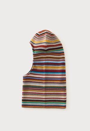 Cagoule tricotée rayée multicolore avec ouvertures pour les yeux et la bouche, présentée à plat sur un fond clair.