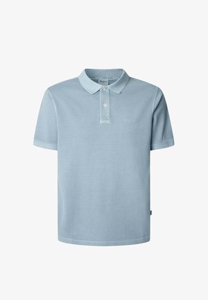 Jasnoniebieska koszulka polo wykonana z bawełny, z kołnierzykiem, krótkimi rękawami i pojedynczym zapięciem na guzik. Dyskretny haftowany logo na piersi.