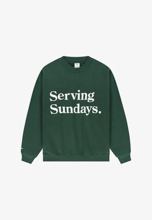 Felpa girocollo verde scuro con testo bianco "Serving Sundays." centrato sul davanti, maniche lunghe e polsini e orlo a coste.
