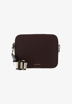 Coccinelle, TEBE CROSSOVER BAG - Sac bandoulière - berry