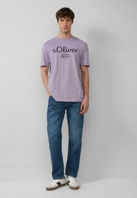 s.Oliver MIT LOGO - T-Shirt print - lavendel
