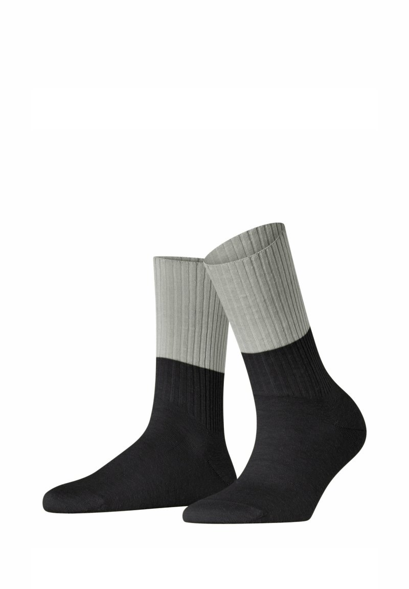 Schwarze und graue gerippte Socken mit einem kontrastierenden, hellgrauen Bündchen. Das Design zeichnet sich durch eine glatte Textur und eine klassische Form aus.