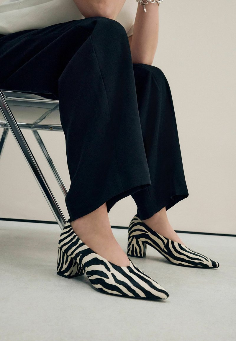 Escarpins Tom Ford En Velours Zèbre Noir Et Blanc - Talons Hauts - Taille 42 (US 10.5) - Neuf En Boîte D'origine