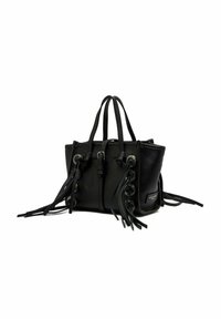 Sac à main en cuir noir avec deux poignées supérieures, des glands à lacets sur les côtés et un petit patch logo rectangulaire dans un coin avant.