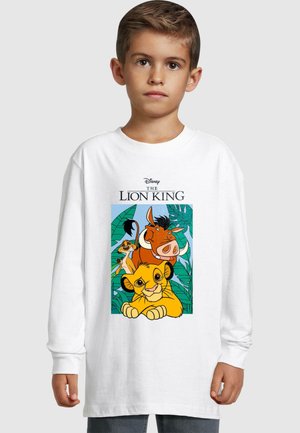 Langärmliges weißes T-Shirt mit einem bunten Grafikdesign von 'Der König der Löwen', das die Charaktere Simba, Pumbaa und Timon vor einem grünen tropischen Hintergrund zeigt.
