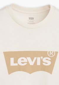 Levi's® GRAPHIC CREWNECK TEE - Camiseta estampada - egret