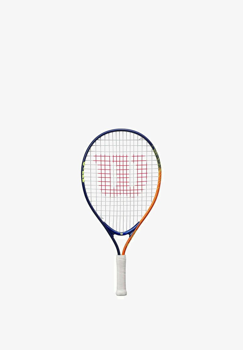 Raquette de tennis avec un cadre bleu et orange, une prise blanche, et un motif de cordage en grille avec un logo 'W' rouge bien en vue au centre.