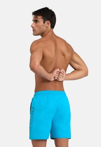 Arena ARENA HERREN FUNDAMENTALS BOXER BEACH SHORTS - Bañador corto - turquoise dark olive