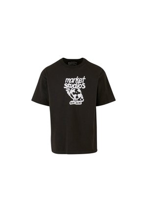 Tricou din bumbac negru cu mâneci scurte, având text grafic alb și un design cu glob. Gât clasic și croială lejeră.