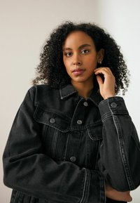 Next TRUCKER - Chaqueta vaquera - black