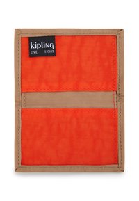 Kipling pung med en orange stofoverflade og beige detaljer, to lodrette kortlommer og et fremtrædende sort logo-label.