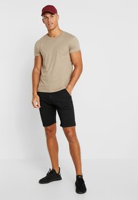 Alpha Industries KEROSENE - Shorts - black