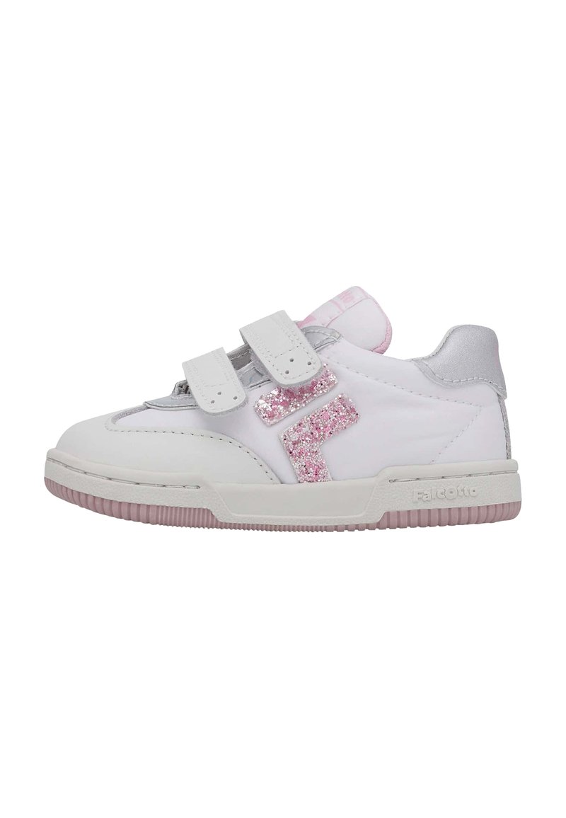 Sneakers bianchi in pelle con accenti argentati, logo glitter rosa e due fasce in velcro. Presentano una suola in gomma testurizzata e un colletto imbottito.