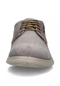 Scarpa stringata perforata grigio chiaro con tomaia liscia, suola piatta in gomma e punta tonda. Presenta cuciture sottili e lacci beige.