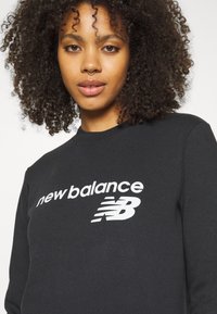 New Balance CLASSIC CORE CREW - Felpa - black