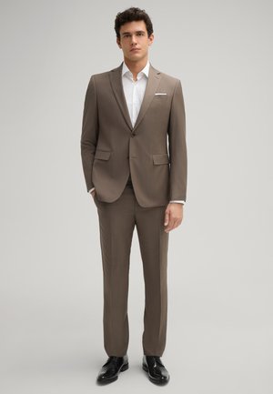 SET - Completo - hellbraun