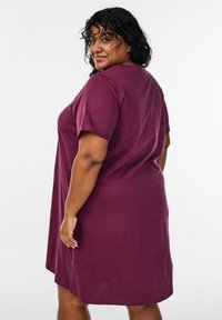 Zizzi Camicia da notte - mauve wine love