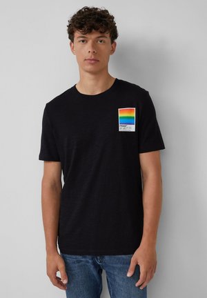 s.Oliver MIT PRIDE-MOTIV - T-shirt basic - schwarz