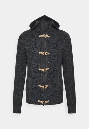 Cardigan à capuche en maille gris foncé avec fermetures par cordon et motif torsadé texturé sur le devant et les manches.
